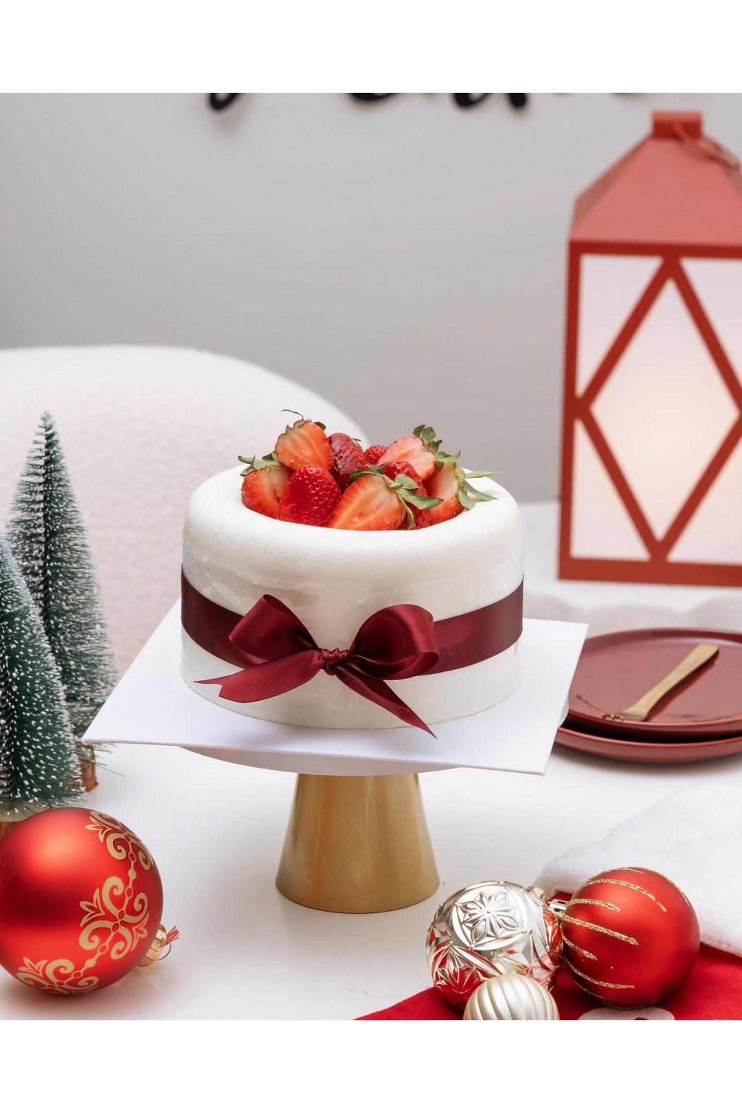 Fresh Strawberries Cake