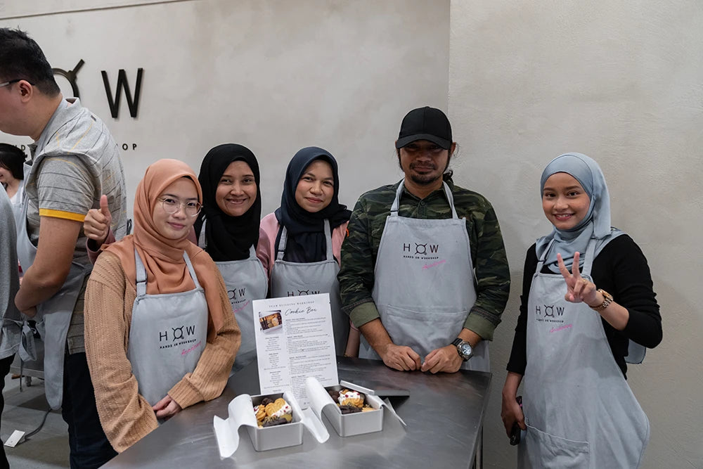 Cake decorating team building