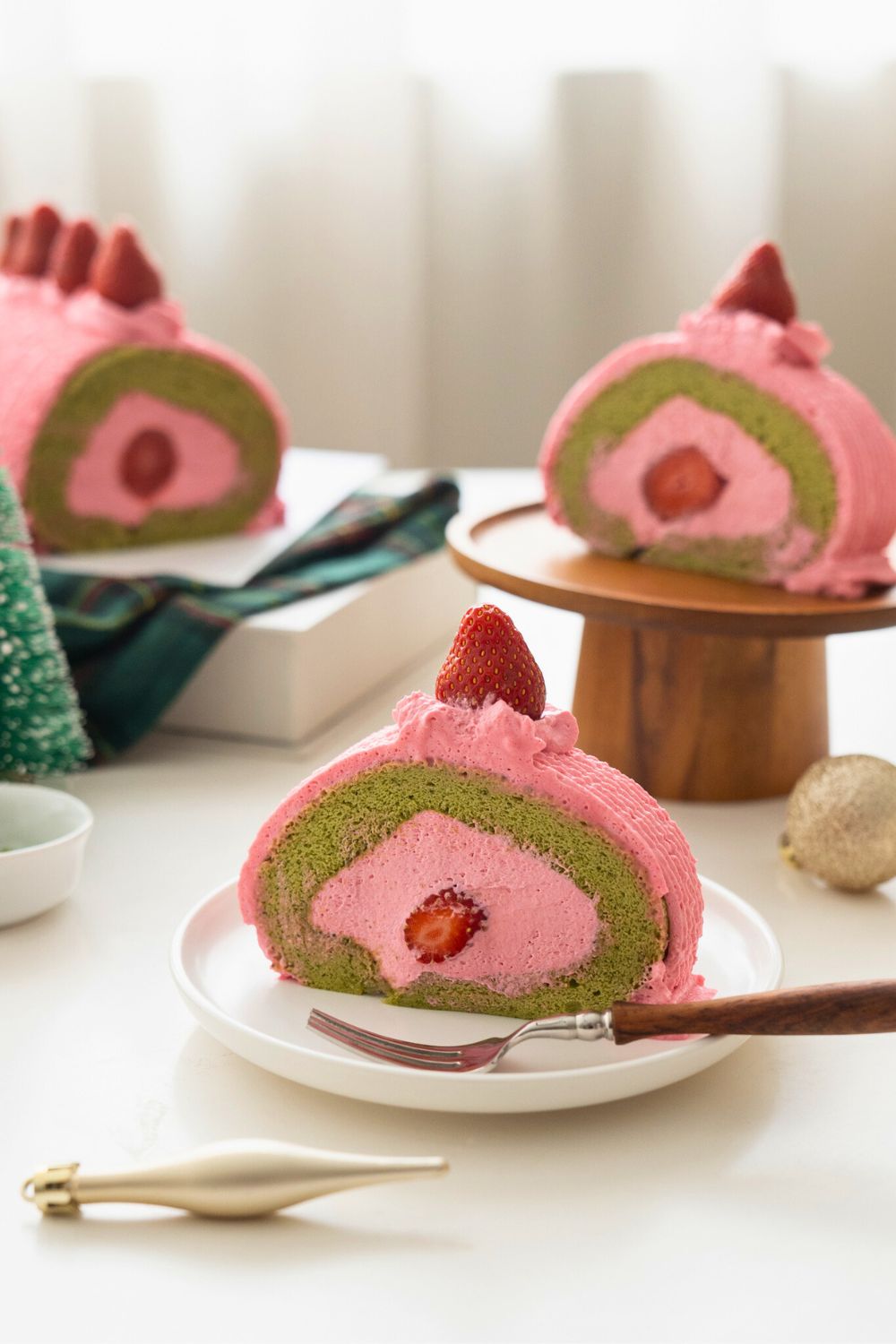 Merry Berry Roll Cake Baking & Decoration Class