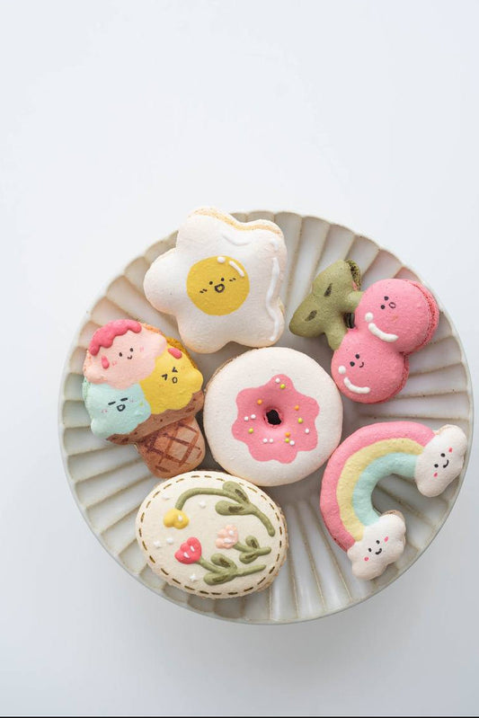 Learn to bake Korean Cute Character Dessert Macarons