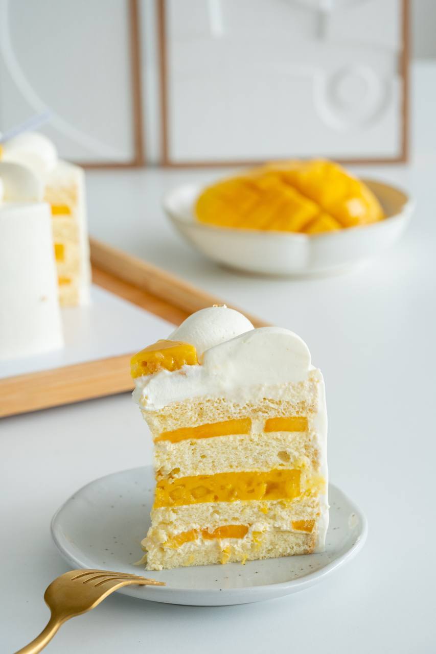 Mango pomelo cake slice