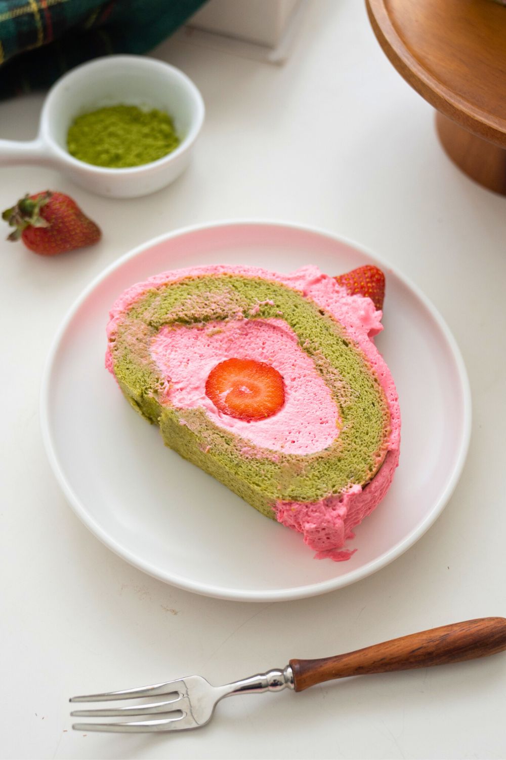 Merry Berry Roll Cake Baking & Decoration Class