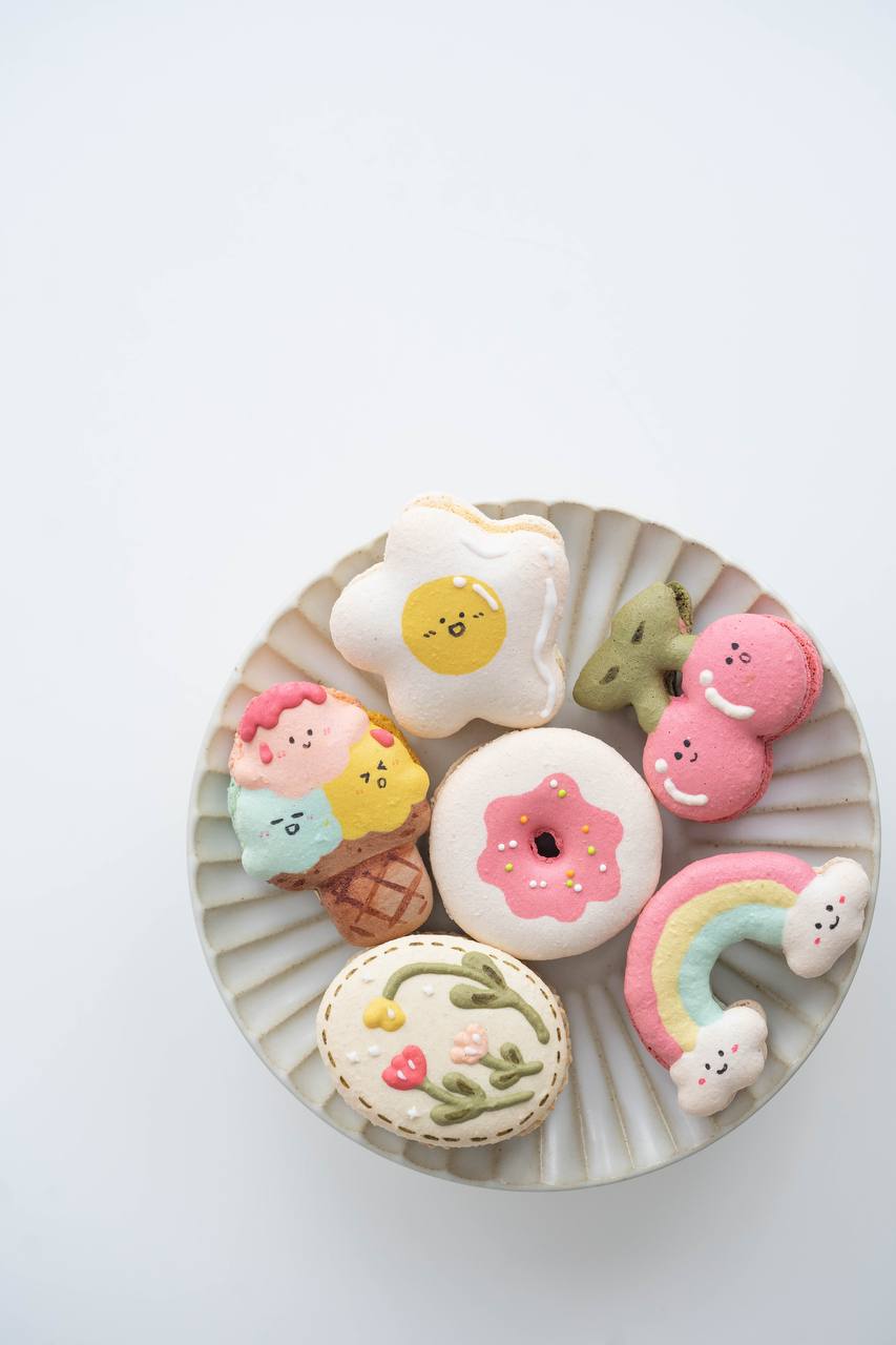 Learn to bake Korean Cute Character Dessert Macarons