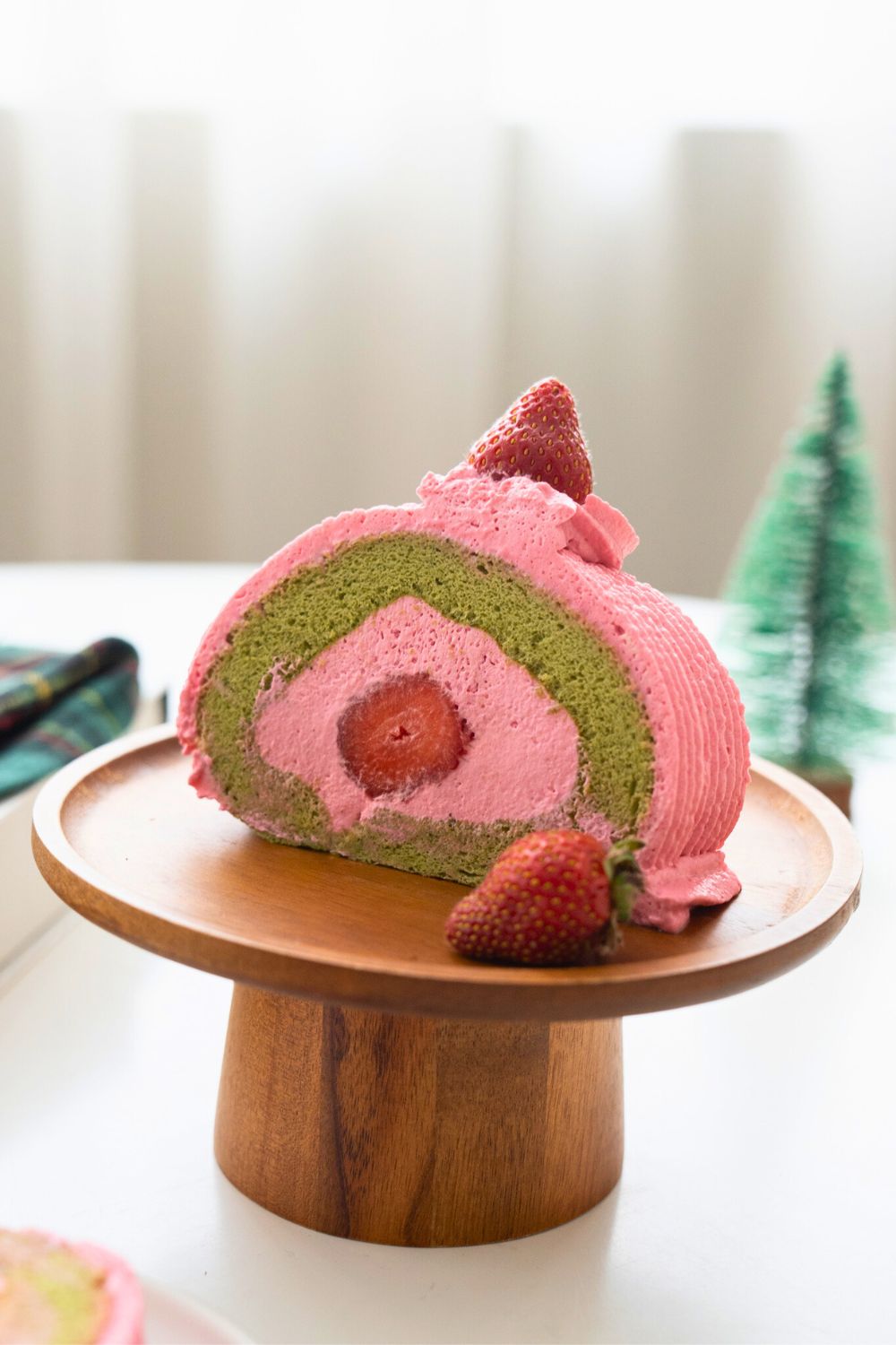 Merry Berry Roll Cake Baking & Decoration Class