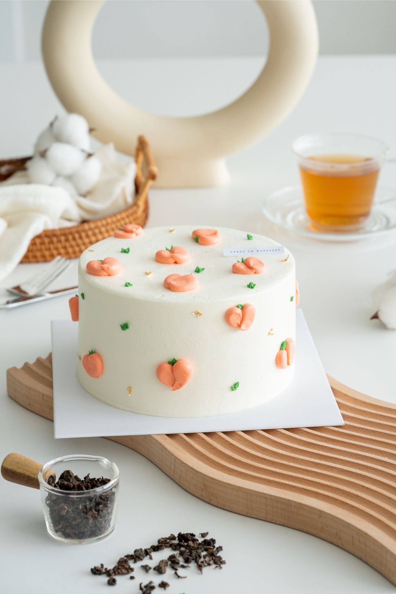 Oolong Peach Fresh Cream Cake