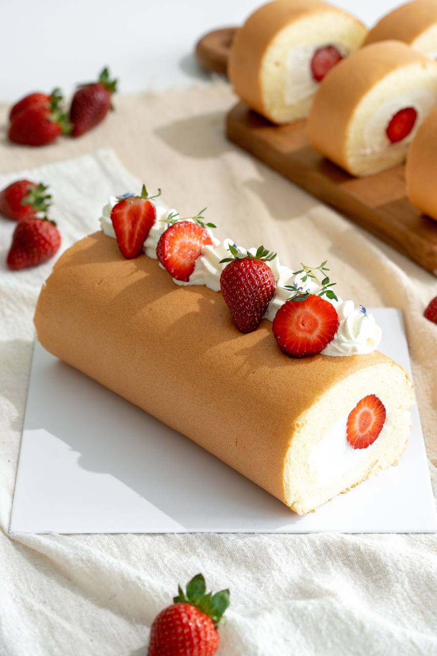 Strawberry Roll Cake Baking Class