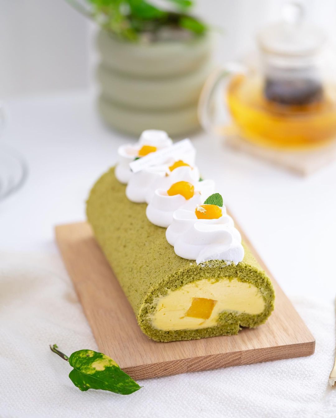 Matcha Mango Swiss Roll Cake