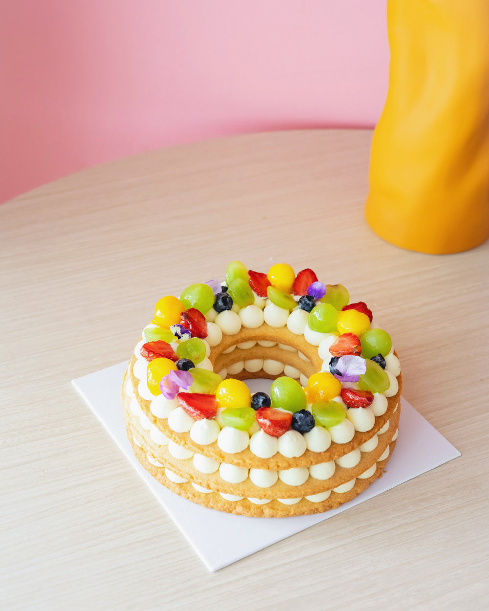 Fruit tart with cream cheese