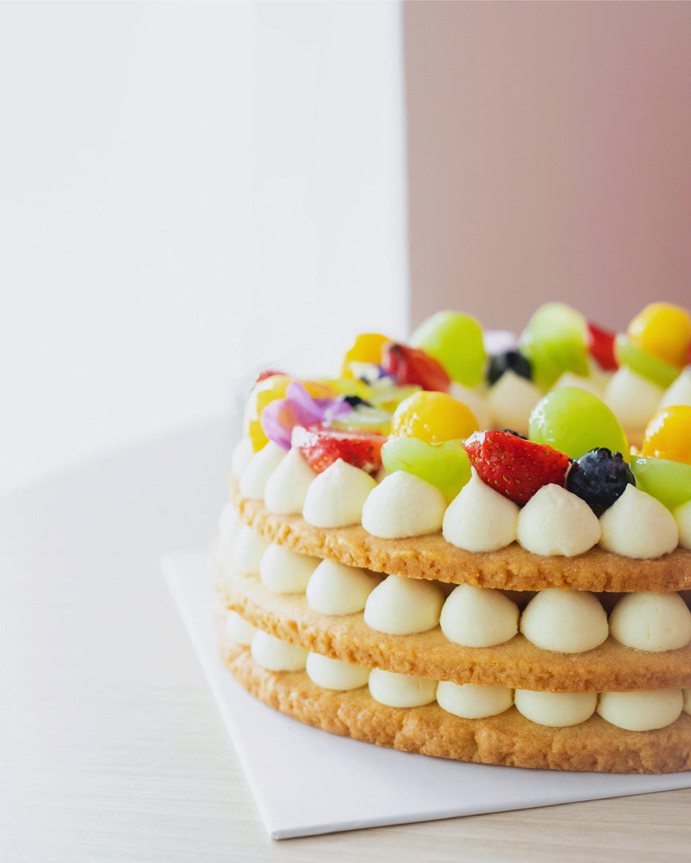 Fruit tart with cream cheese